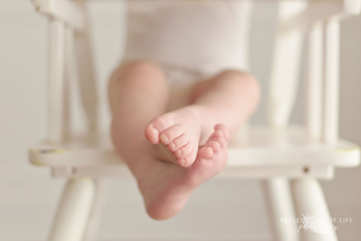 Peaceful baby toe image from natural light studio in Fonthill ON