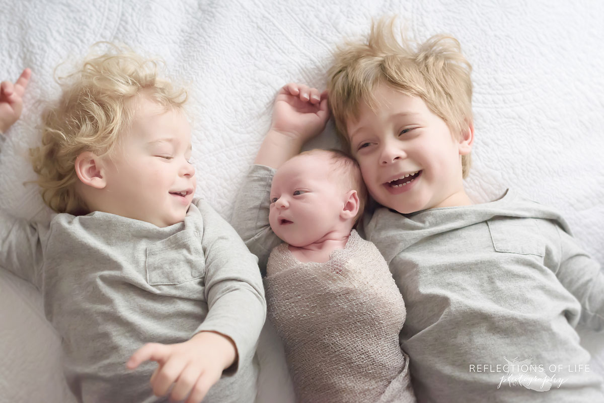 007 Loving and fun newborn and sibling portraits Burlington Ontario