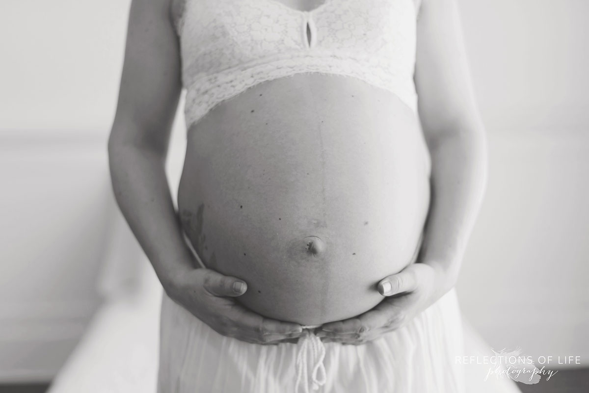 012 Black and White Pregnancy Photos Grimsby Ontario
