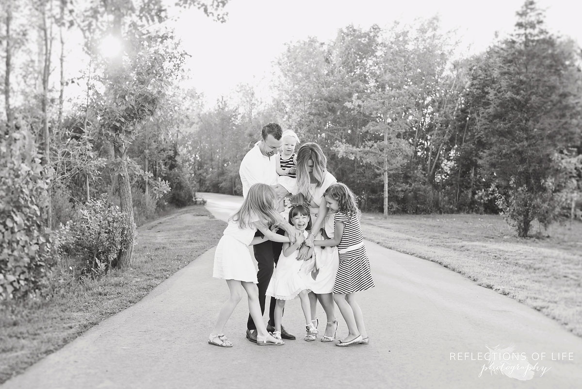 001 Niagara Family Photographer on a pathway