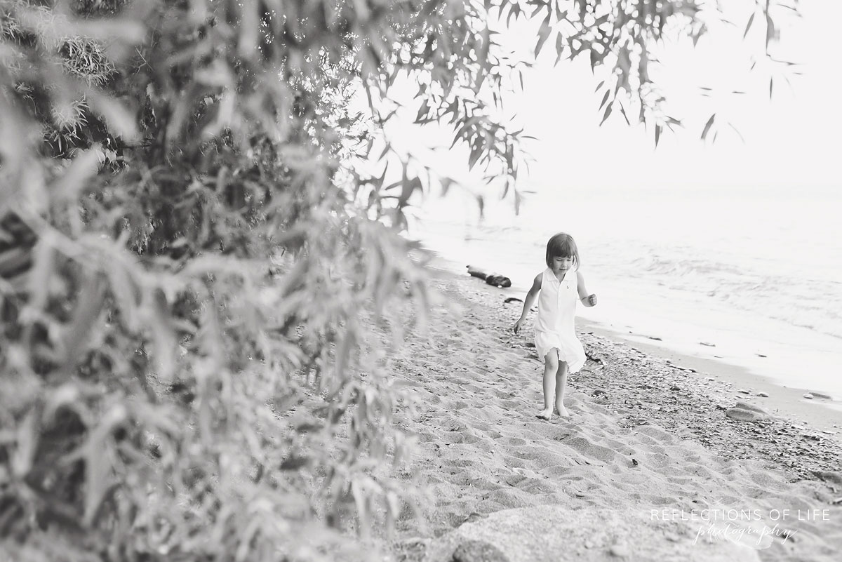007 Grimsby Ontario Child Photographer little girl on the beach