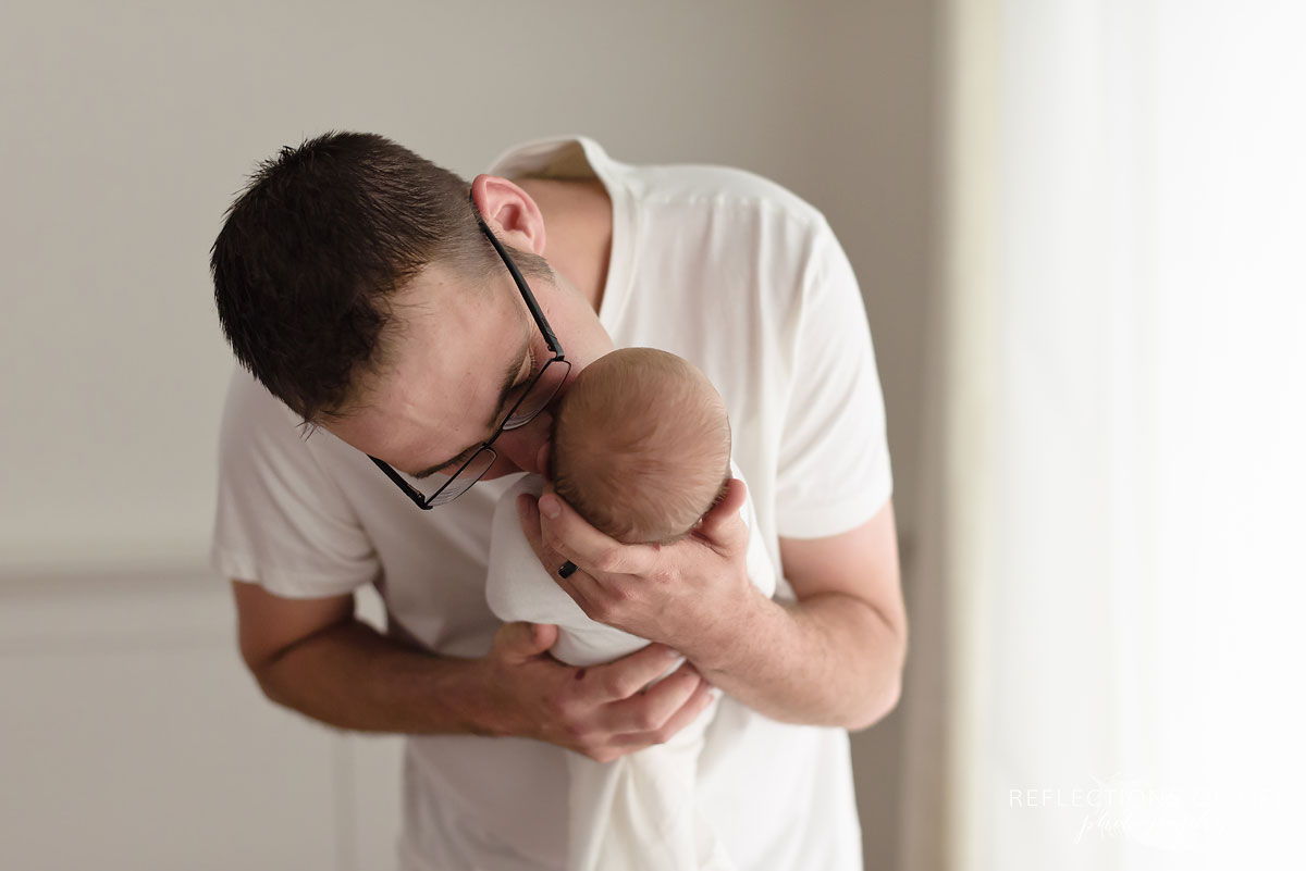 018 Daddy snuggles in to newborn baby Toronto Ontario Newborn Photographer