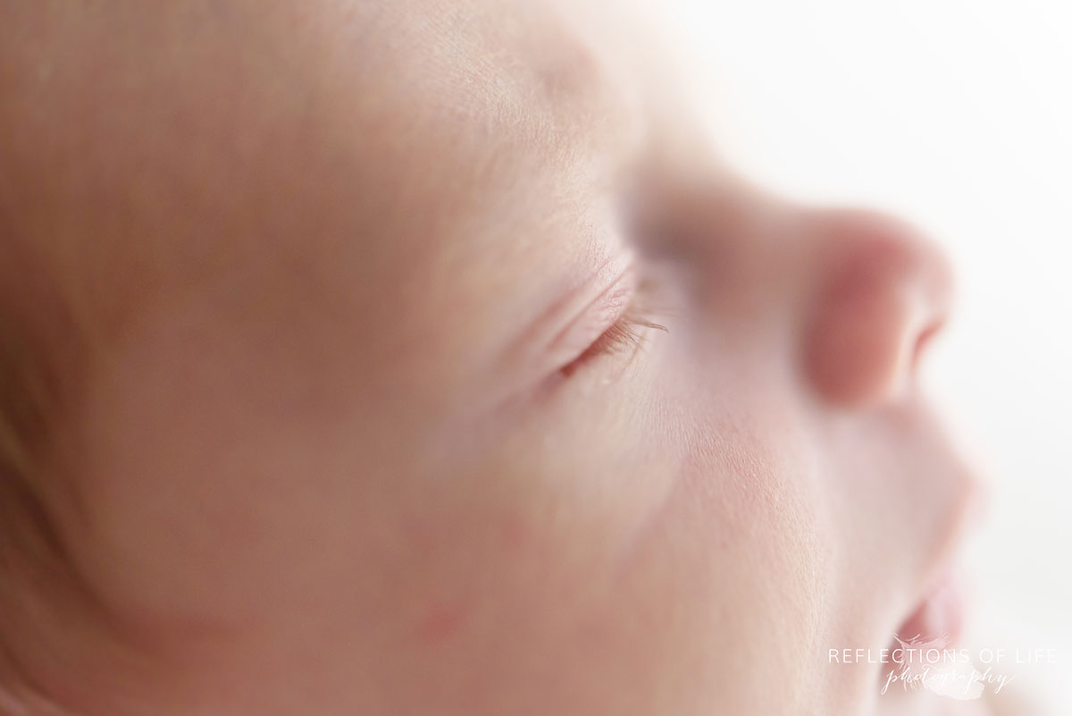 015 Niagara newborn baby photography close up of eyelashes