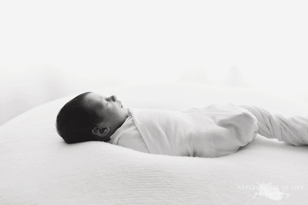 016 Proifessional newborn baby photos black and white Niagara Ontario