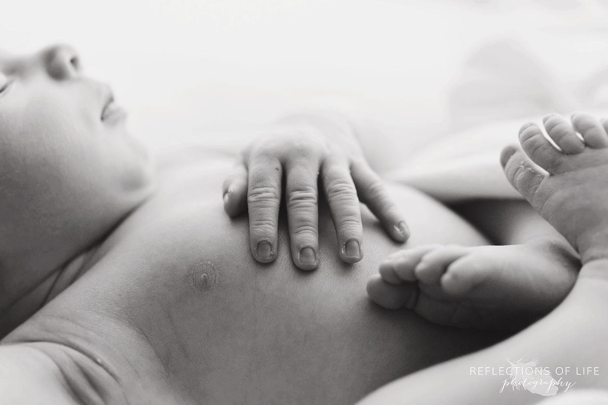 019 Close up of newborn baby hands in black and white Toronto Ontario Photo Studio