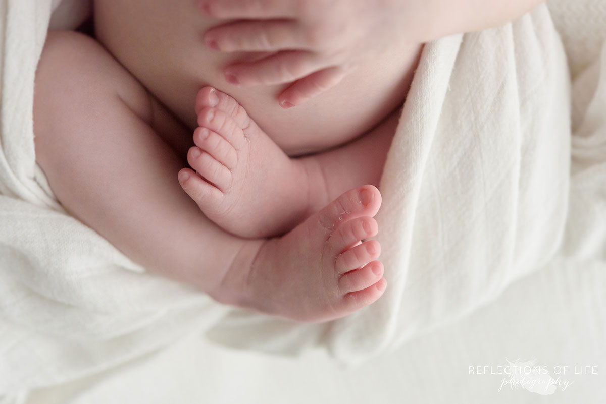 021 niagara newborn photography baby feet