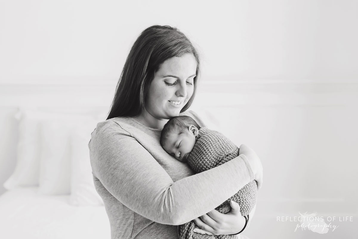 Newborn and mama photography in Niagara Ontario Canada