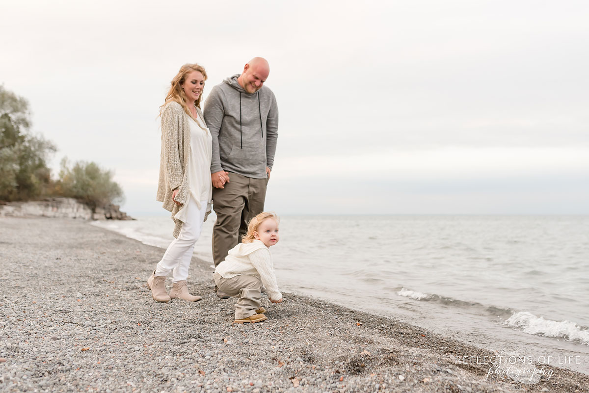 Family Photography on the beach in Grimsby Ontario.jpg