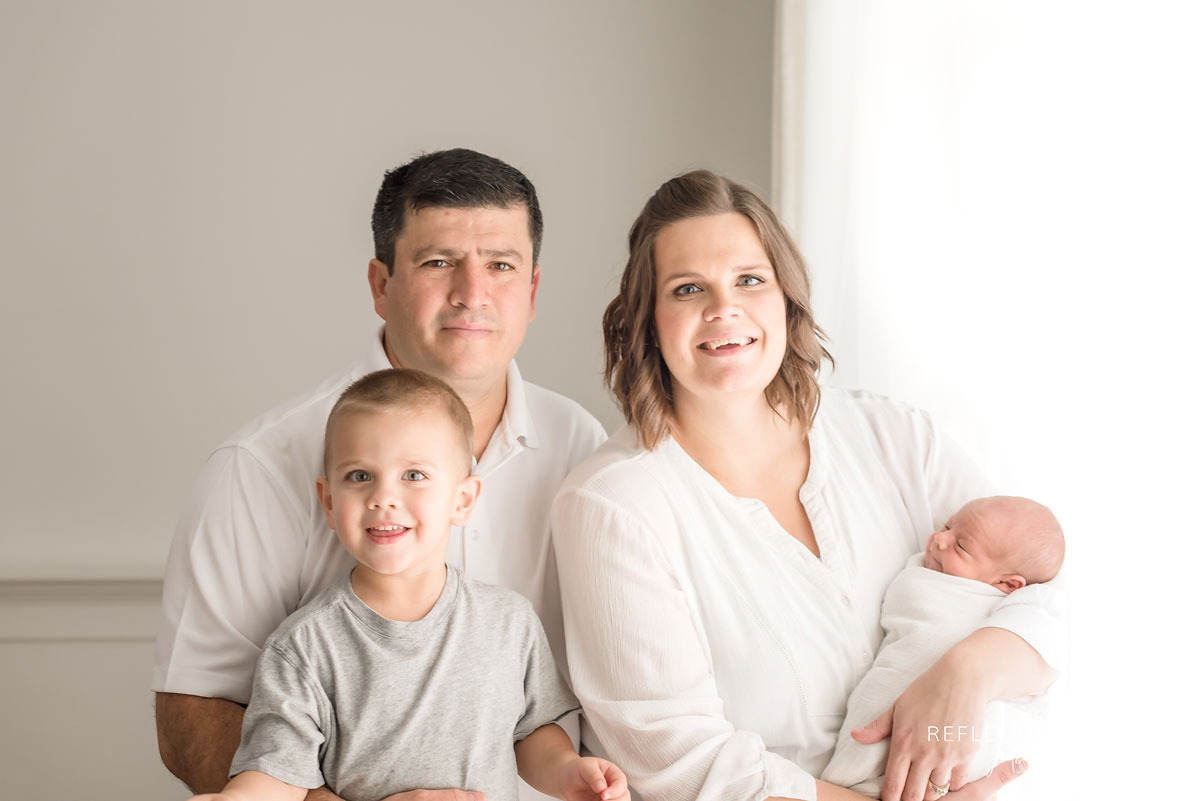 Newborn and family photo Grimsby Ontario Canada