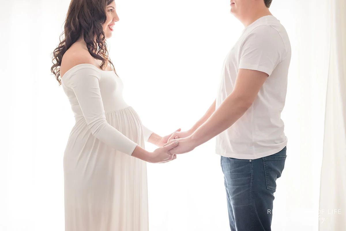 mother and father holding eachothers hands.jpg