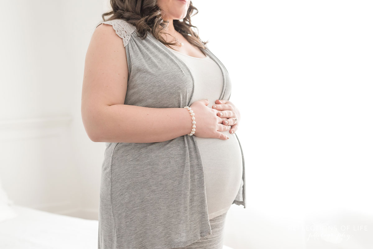 pregnant mom backlit natural light photography