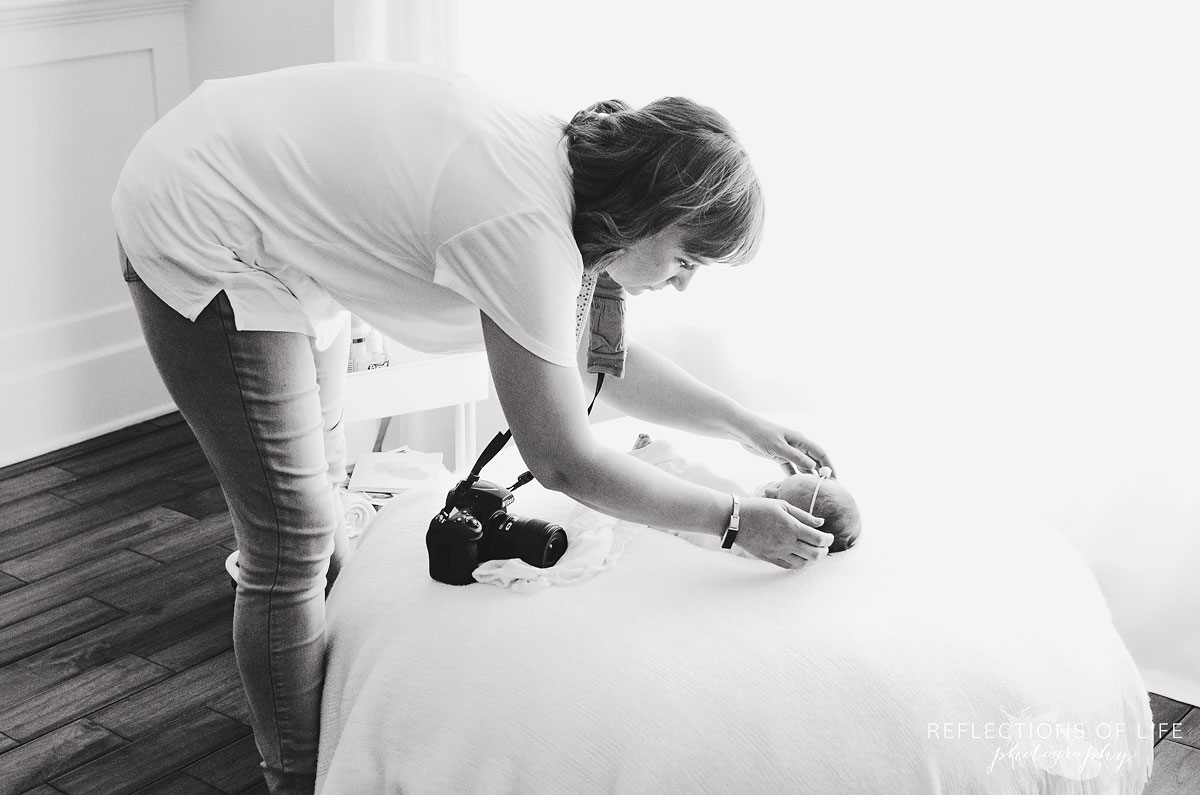 011-Niagara-Newborn-Photography-Behind-The-Scenes-BW.jpg