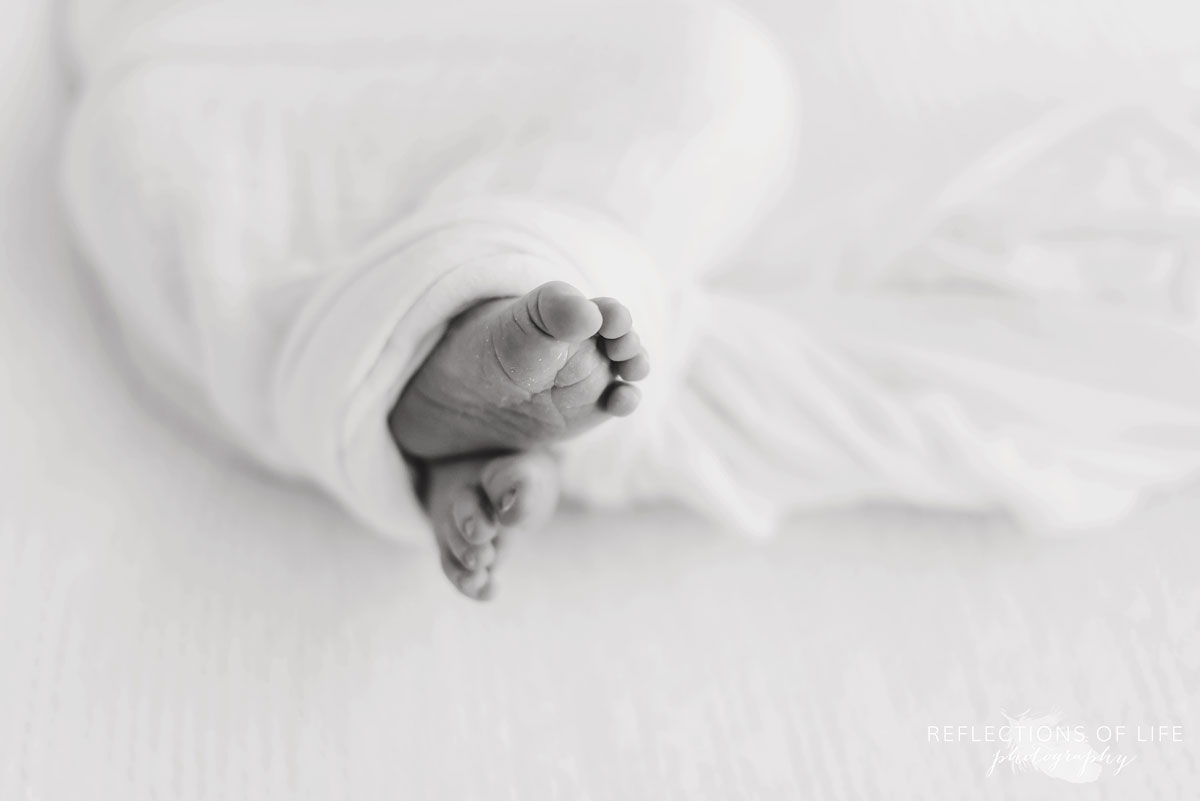Niagara newborn photography of cute baby feet
