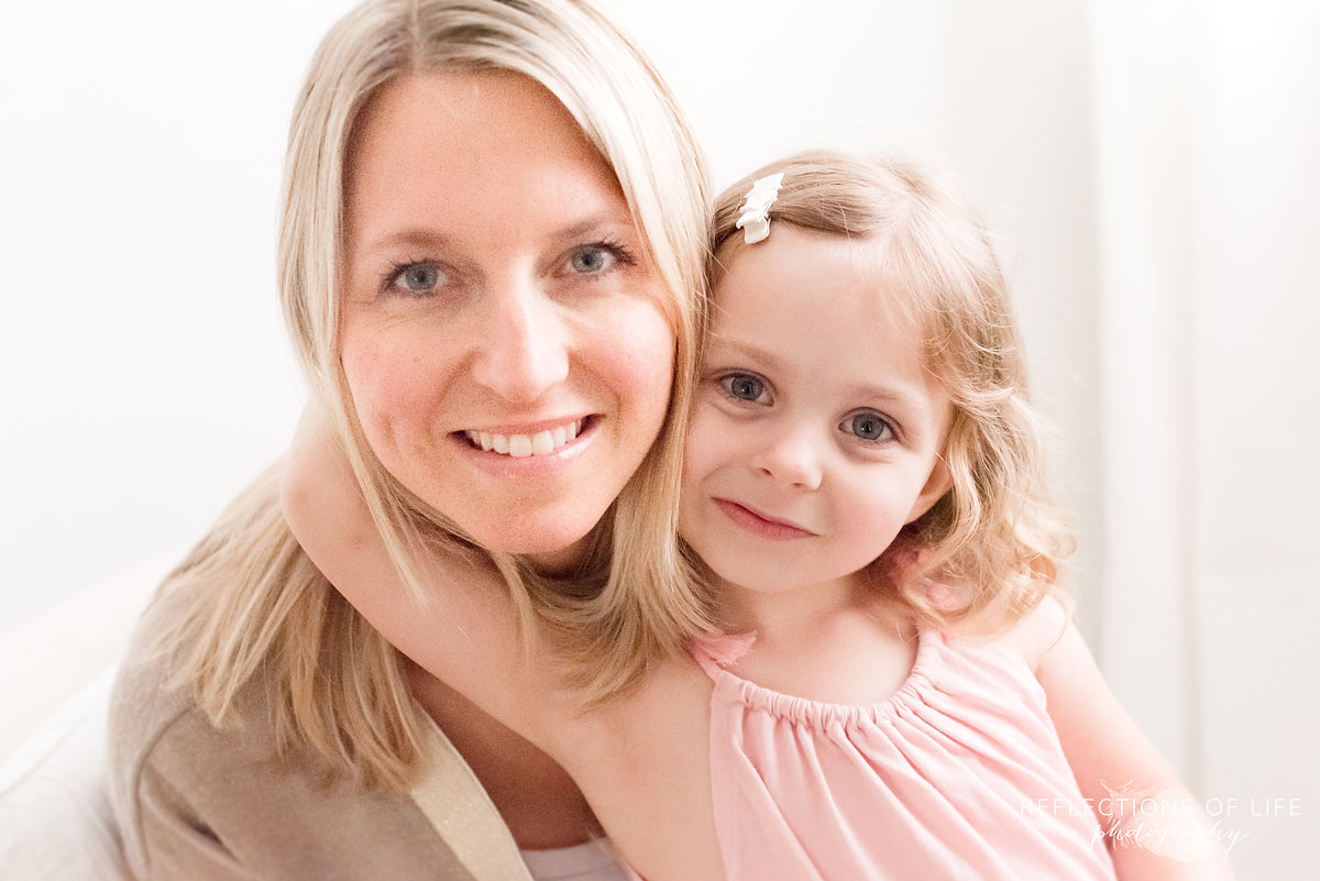 mom and daughter hugging each other