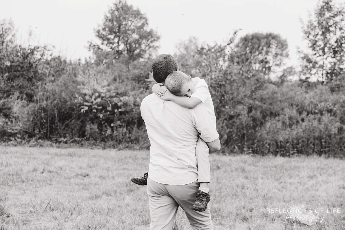 003 black and white of father holding son