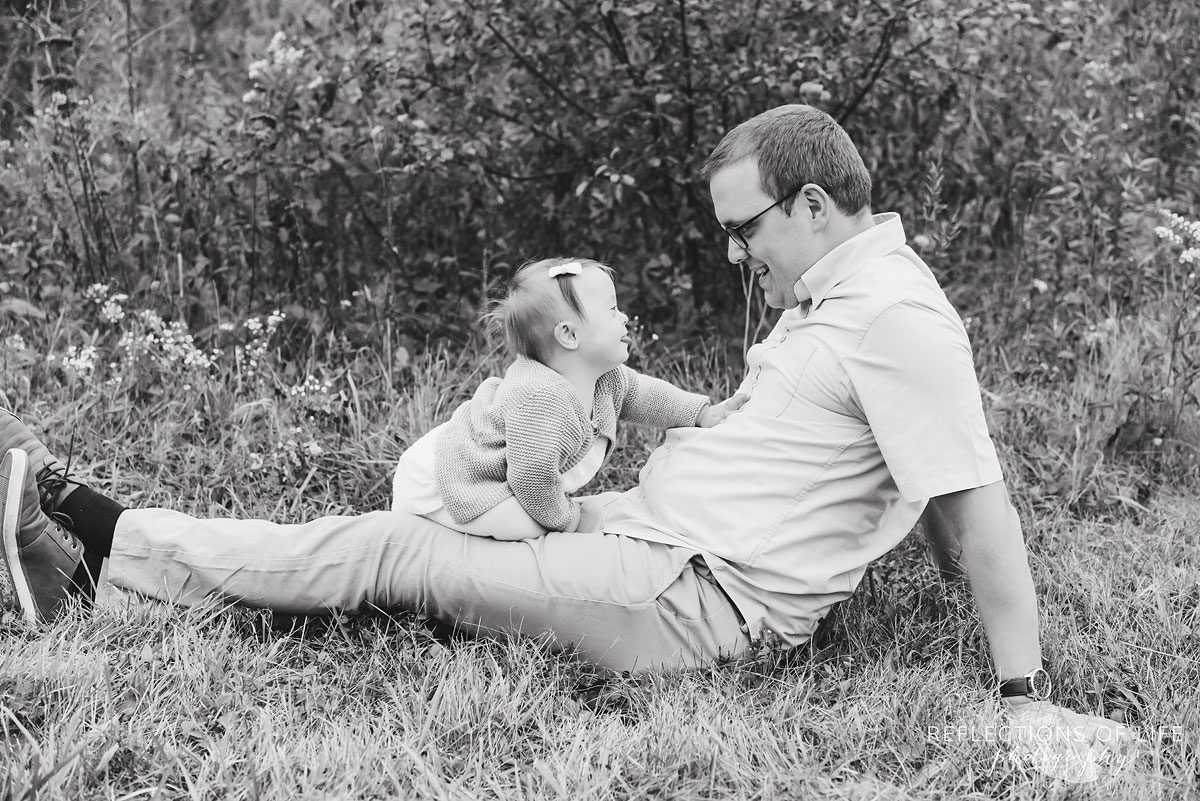 037 little girl sitting in dads lap laughing