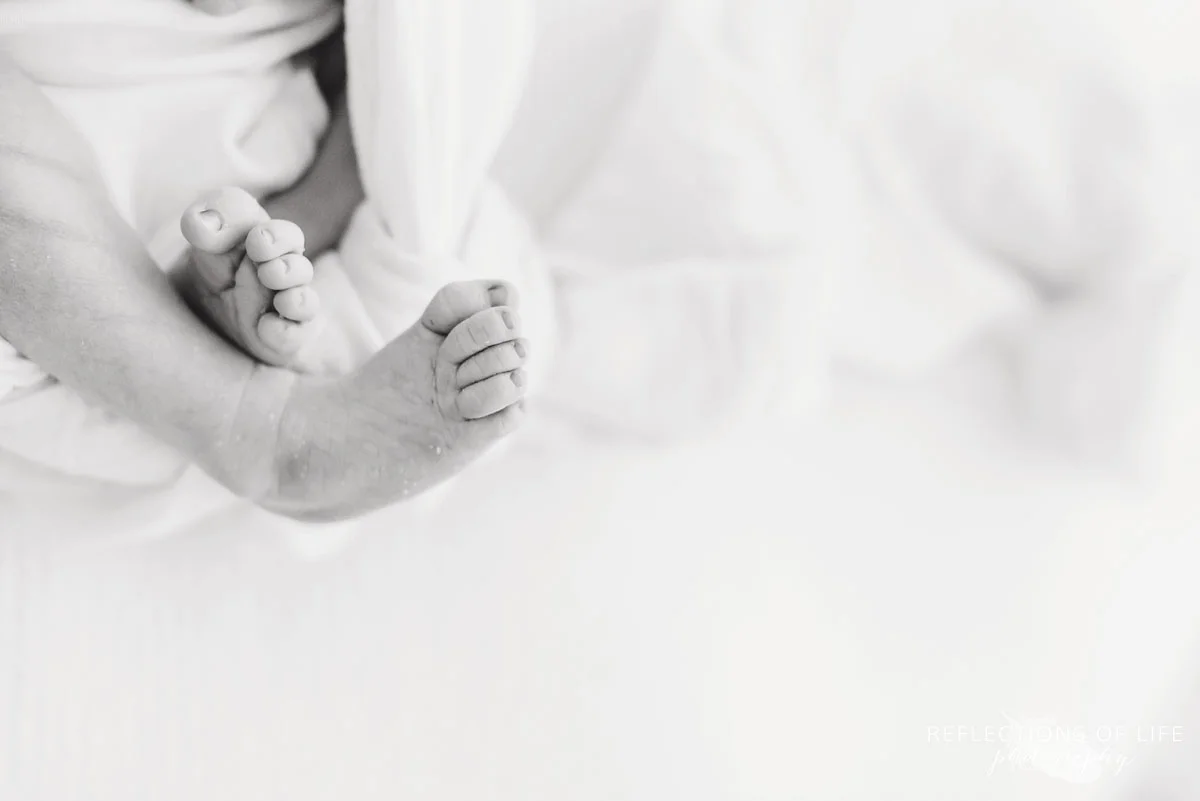 baby toes black and white
