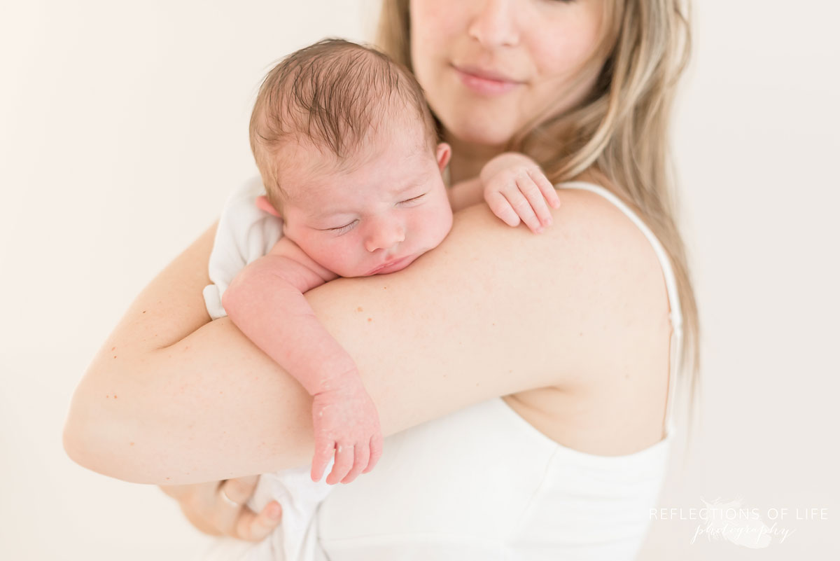 newborn holding on to mamas art