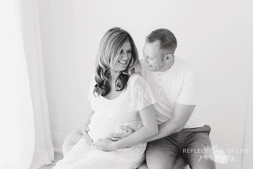 Pregnant mom and dad in black and white