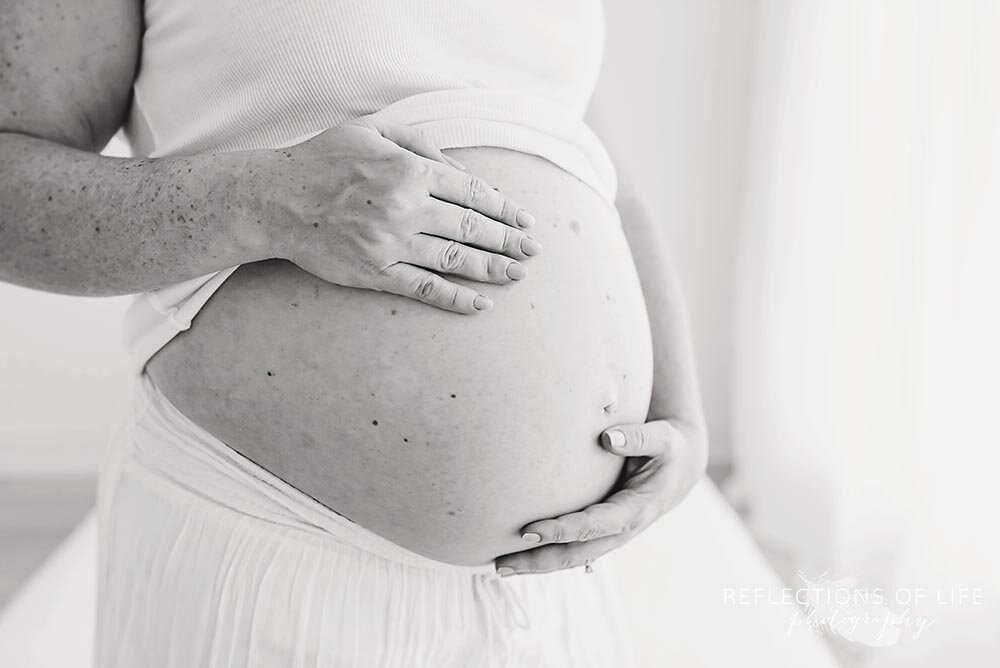 Niagara Maternity Photography black and white