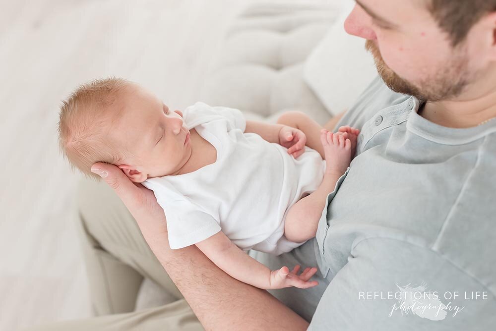 Natural newborn and family photographer in Grimsby Ontario
