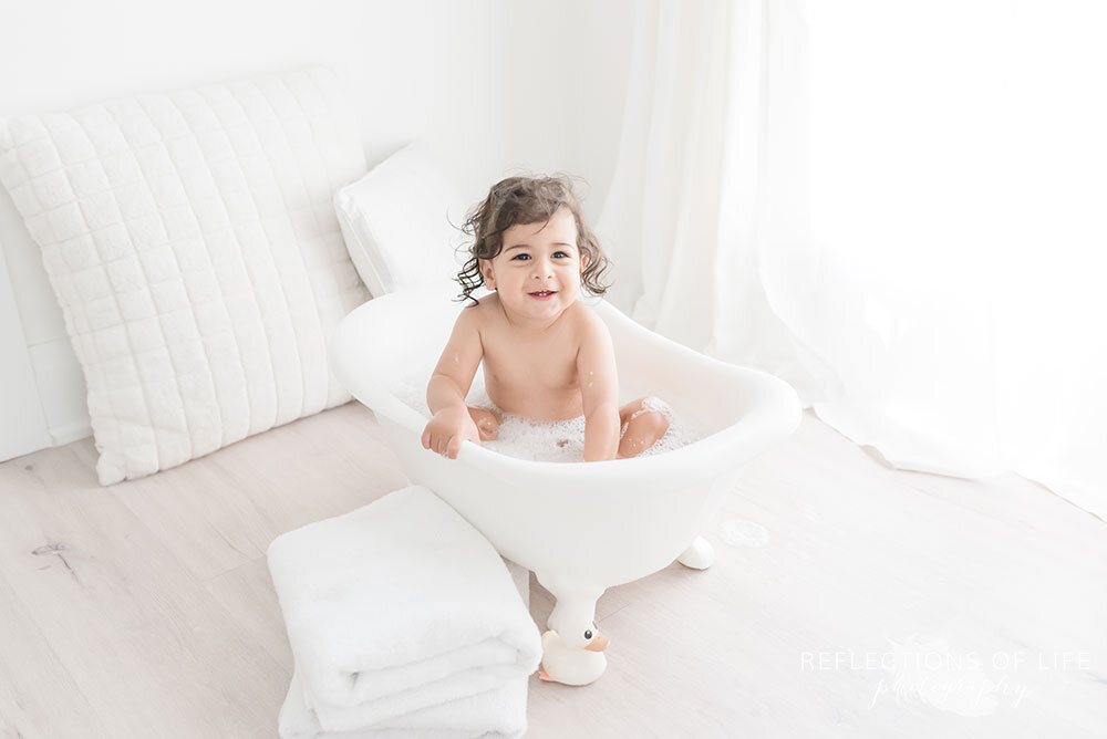 Baby bathtub photoshoot Grimsby Ontario
