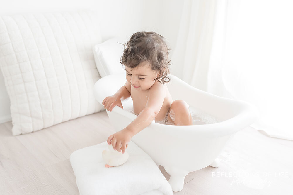 Baby bathtub photo shoot in Niagara Region of Ontario Canada