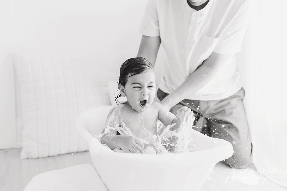 Baby boy splashes in tiny bathtub Grimsby Ontario photoshoot