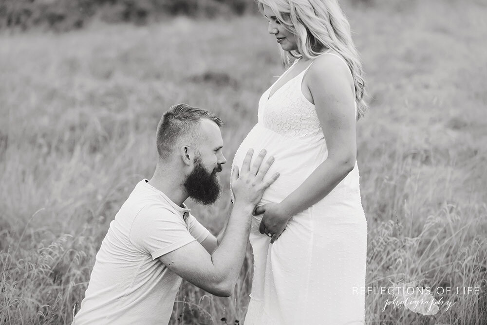 Husband talks to his unborn baby Grimsby Ontario Pregnancy Photographer