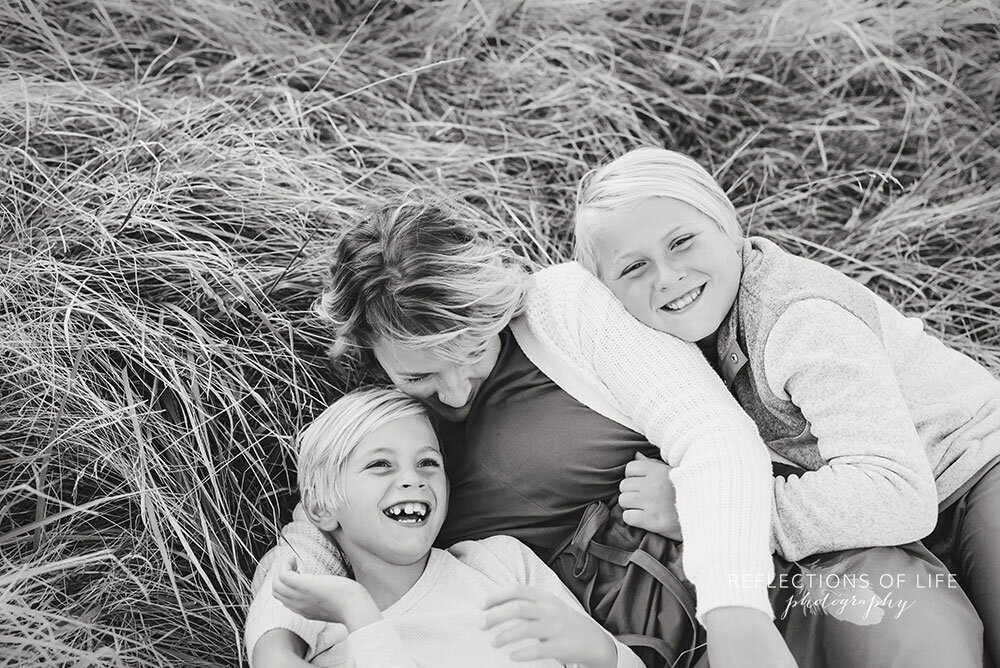 Niagara Ontario motherhood photography in black and white