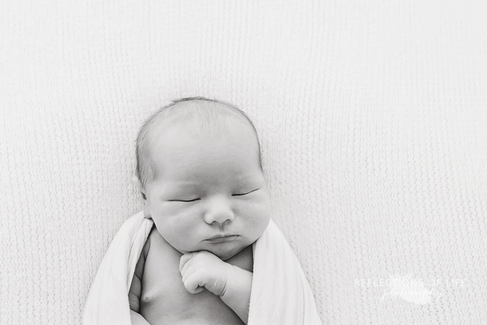 Niagara newborn baby photos in black and white