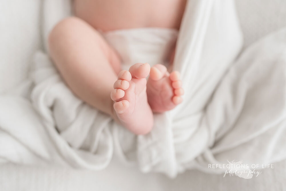 Little-newborn-baby-boy-feet-Hamilton-newborn-photographer
