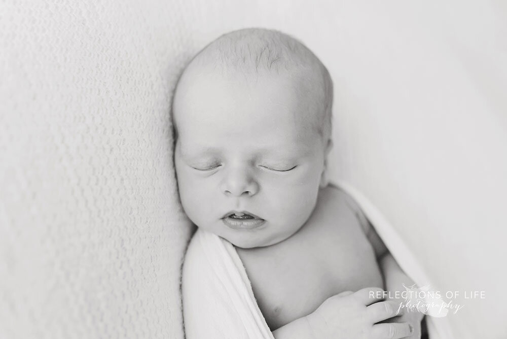 black-and-white-portrait-of-newborn-baby-sleeping-Niagara-Region-Newborn-Photos