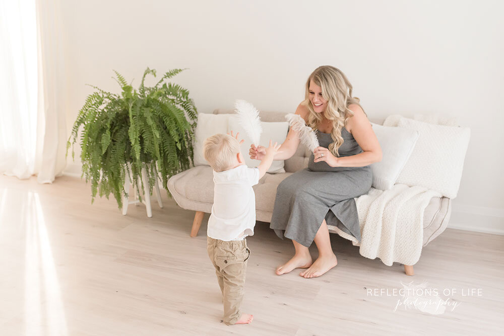 Mom and son tickling each other with feathers niagara family photographer