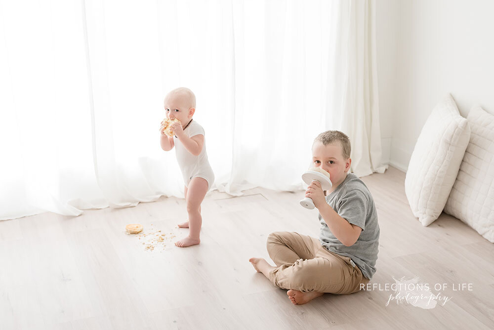 Brothers eating cake 