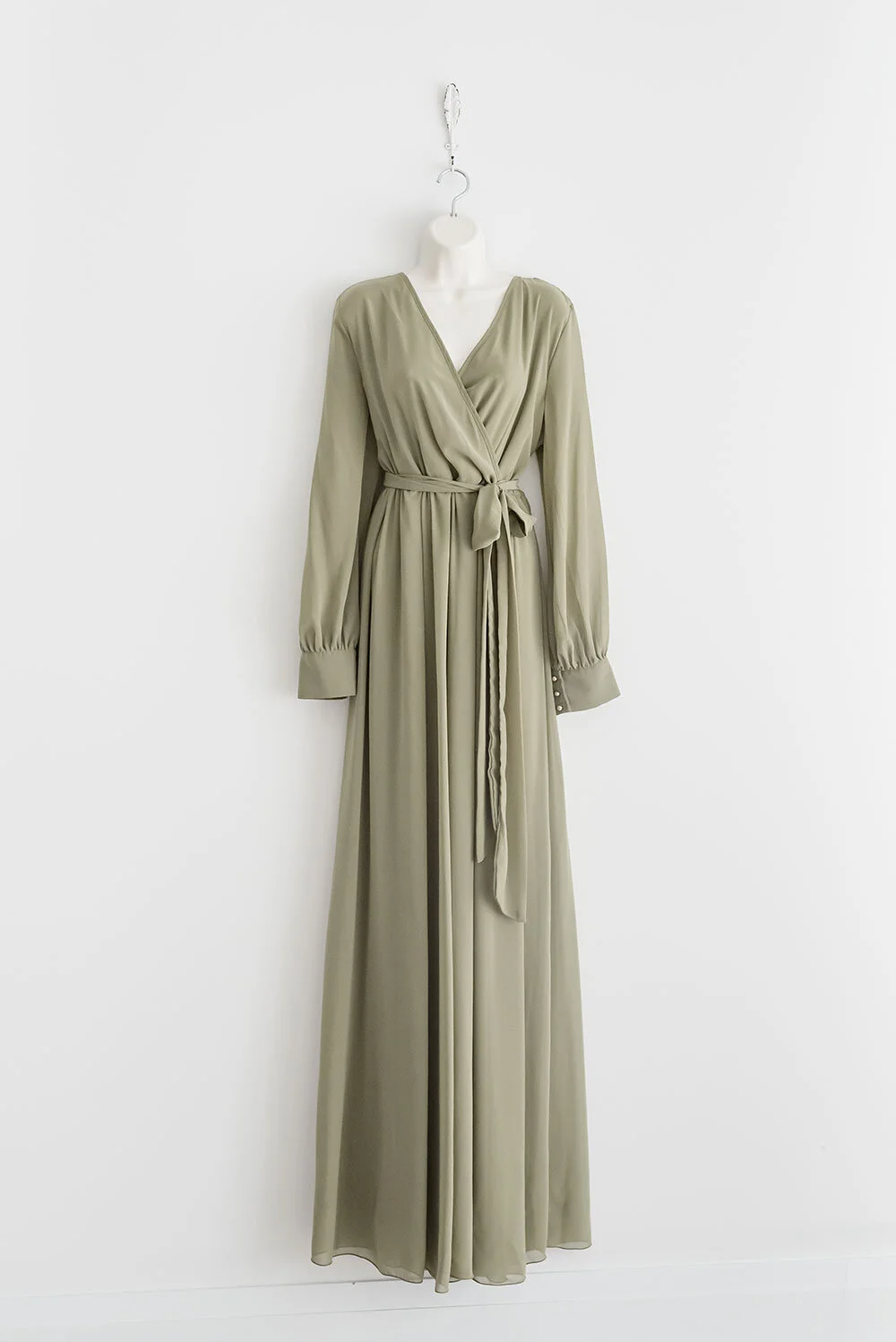 Are Maxi Dresses Professional? Style Tips for Work