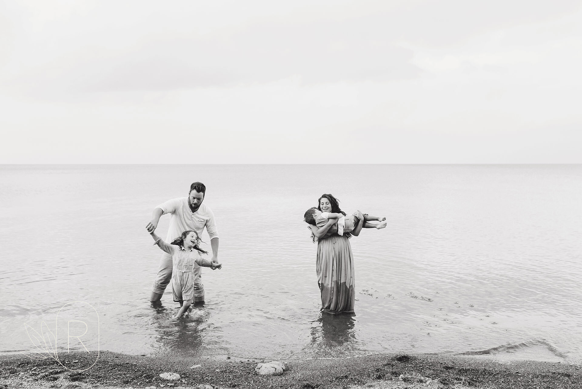 family maternity photography at beach