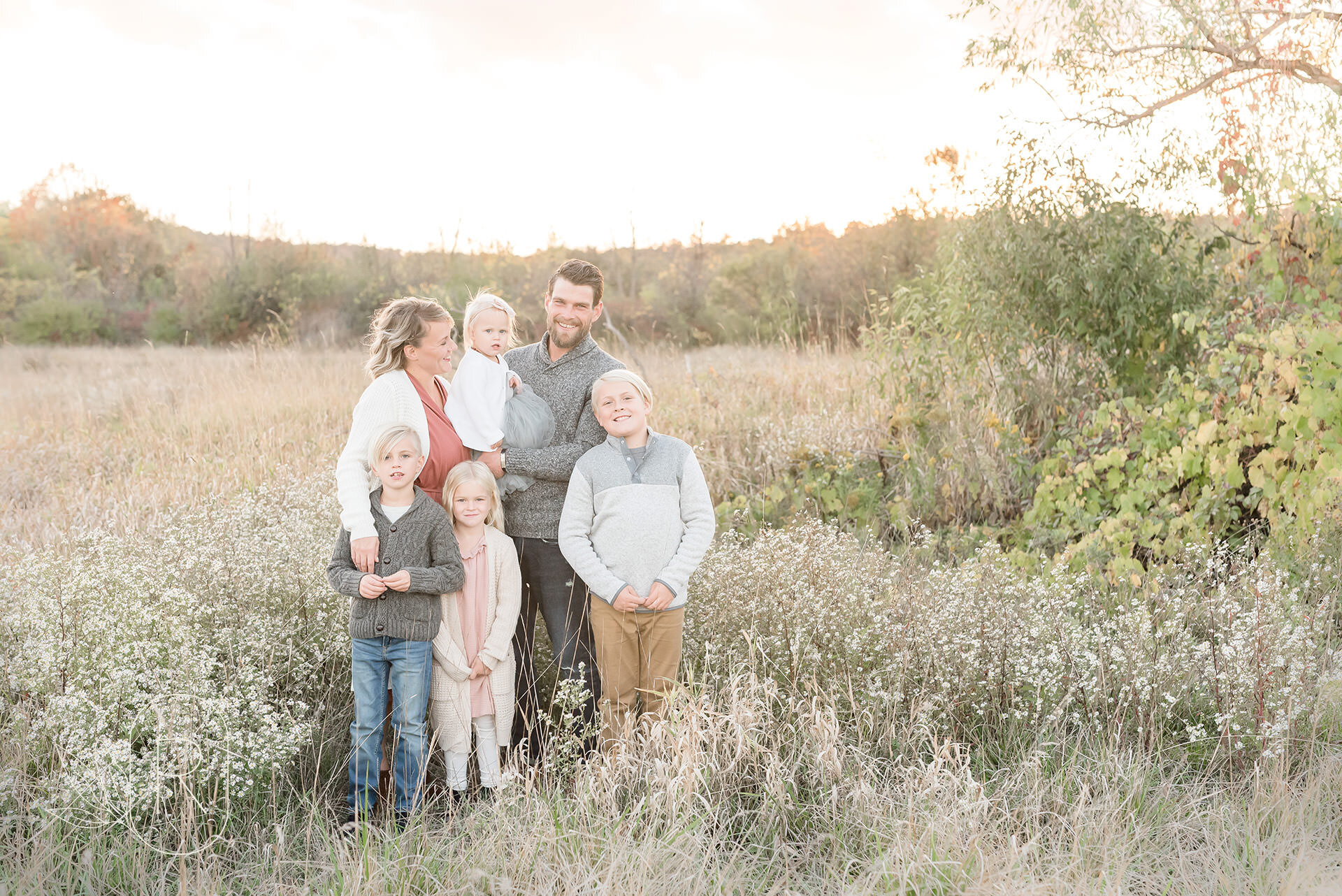 photo poses for family of six