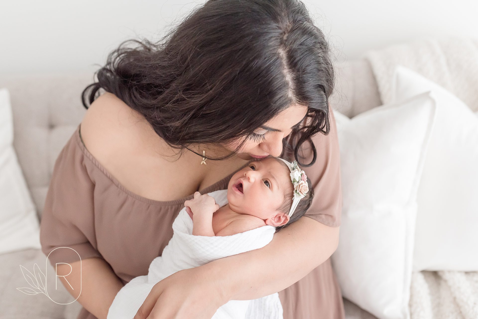 mother newborn photography