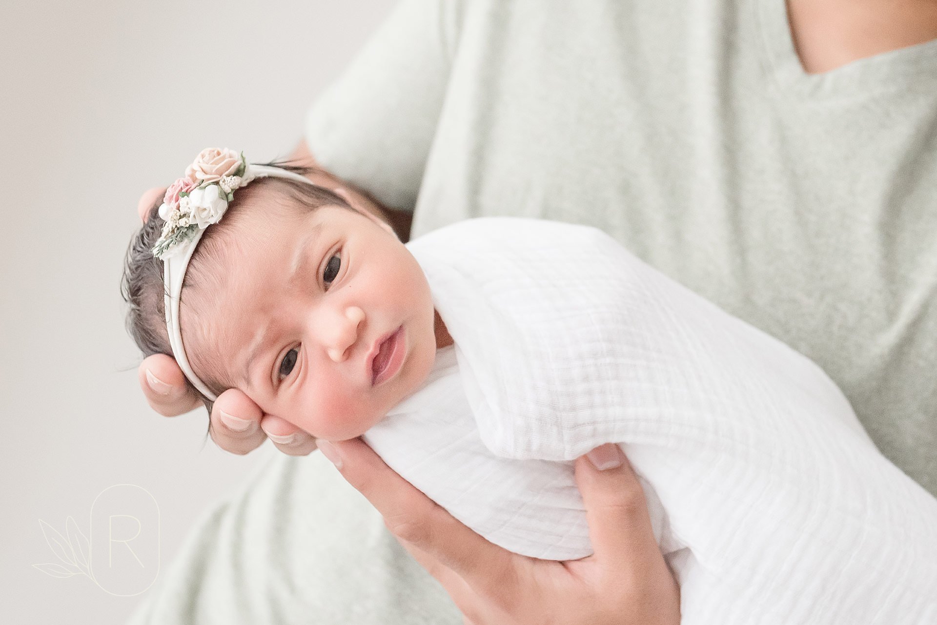 newborn baby awake photos