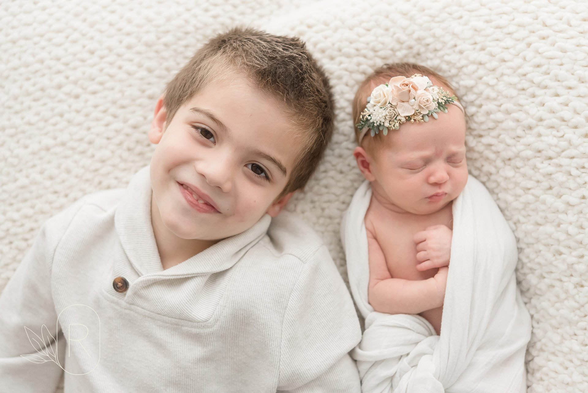 sibling-moments-with-newborn-close-up-niagara-ontario-family-photography.jpg