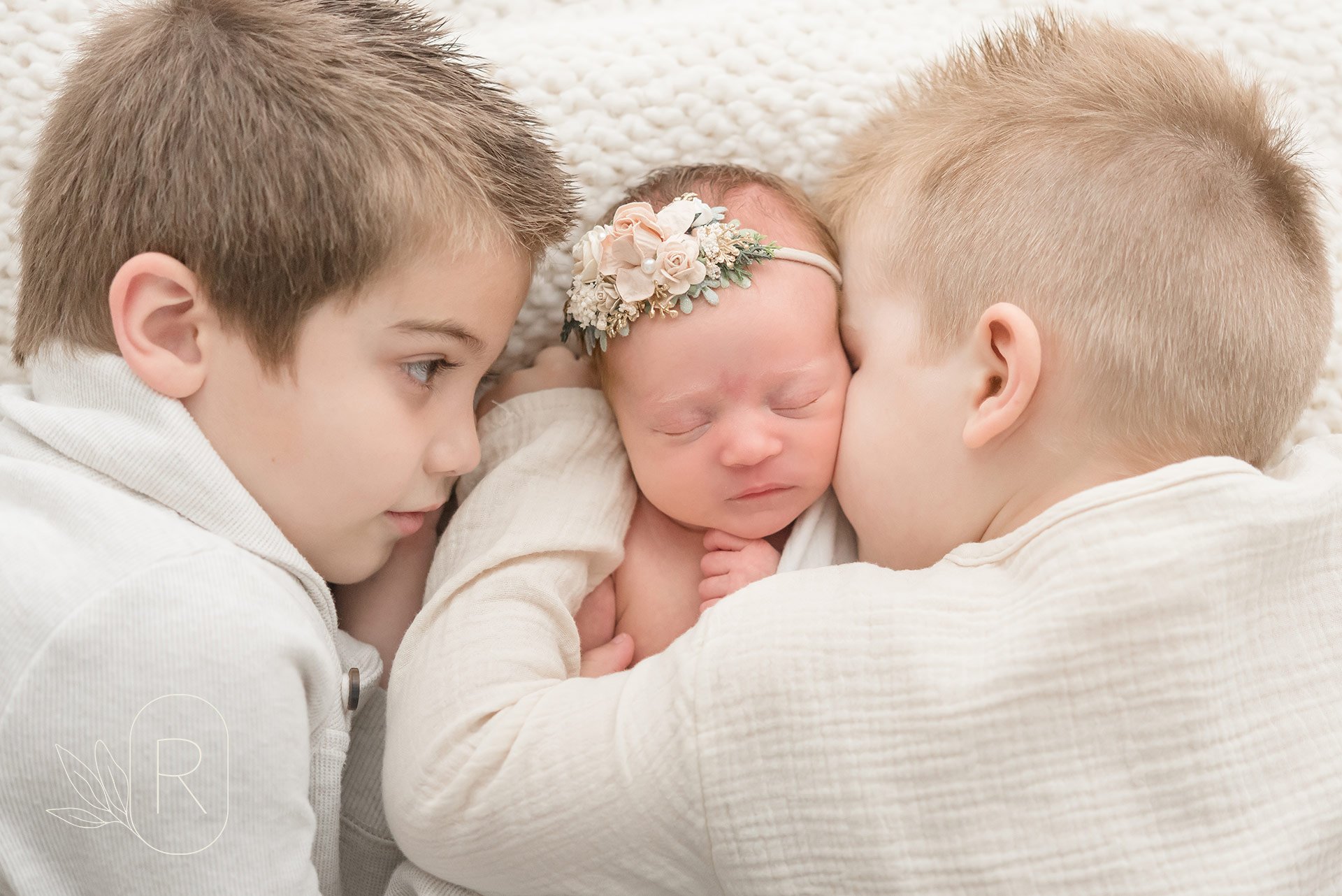 sleepy-newborn-with-siblings-cuddling-moment-family-photography-niagara-ontario.jpg