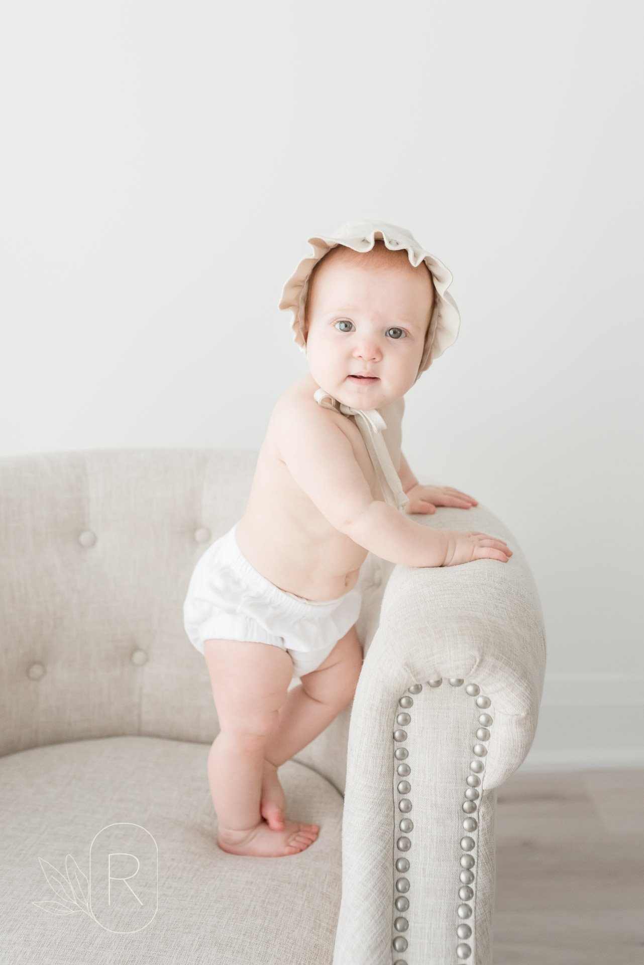 Niagara baby photographer, sitter sessions Grmsby