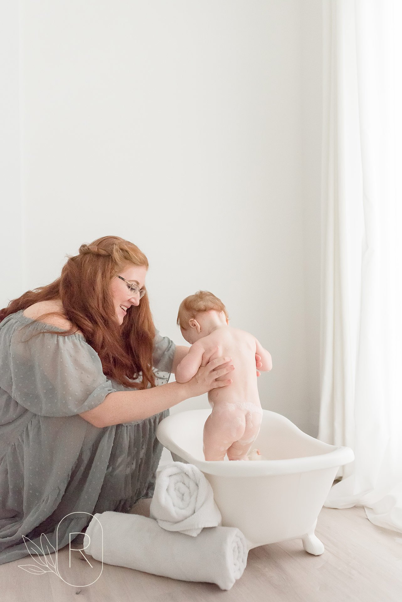 Super cute baby getting into the bathtub, baby bum, Niagara Ontario photo studio