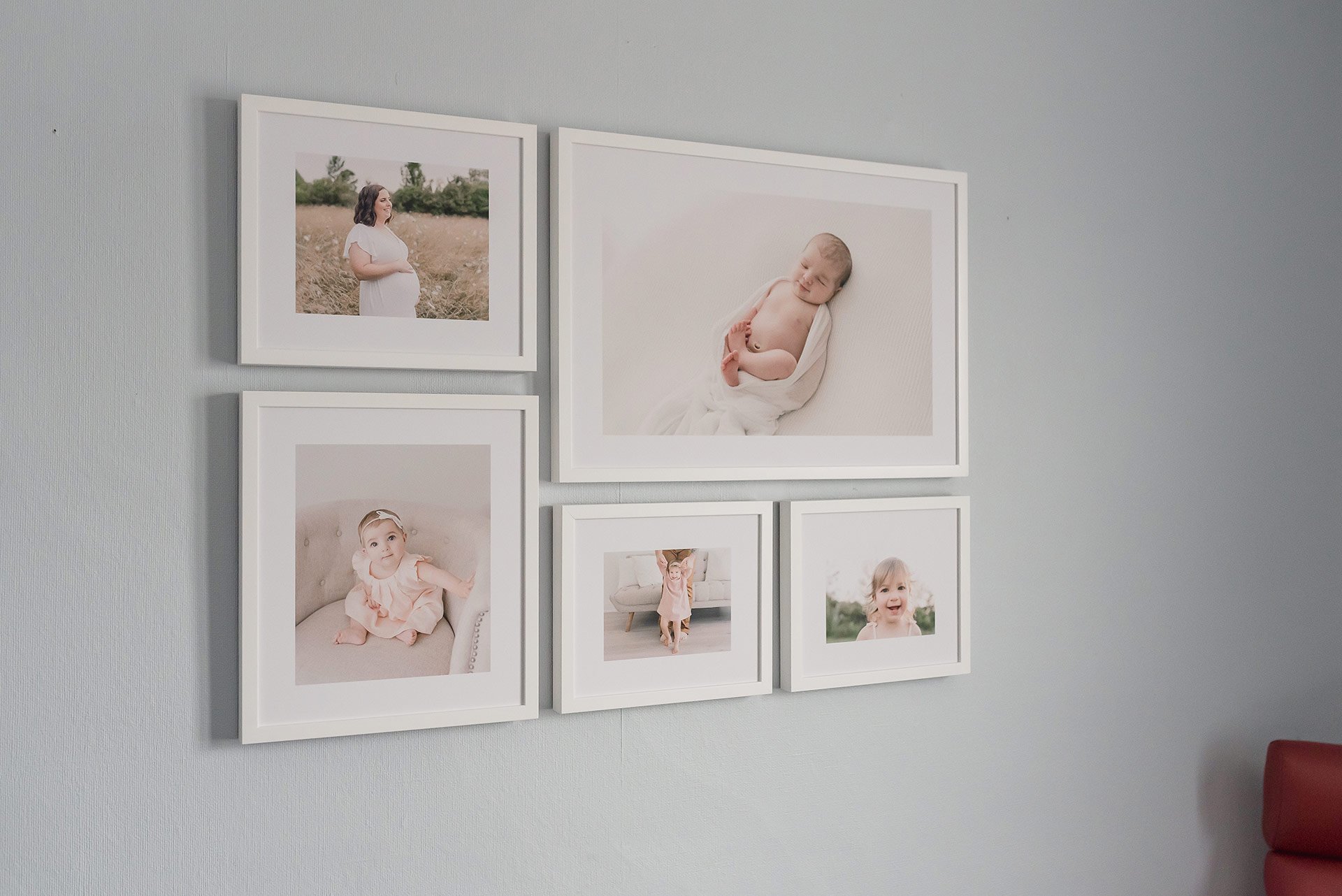 maternity-neewborn-storywall-closeup-portrait-install-reflections-family-photographer-niagara-midwives-ontario-canada.jpeg