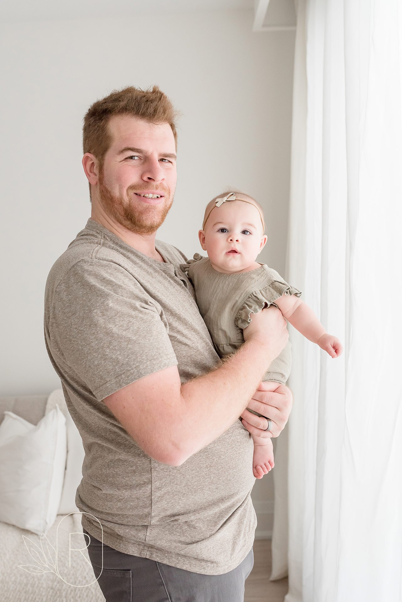 smiling-dad-and-baby-girl-Reflections-photography-niagara-ontario.jpeg