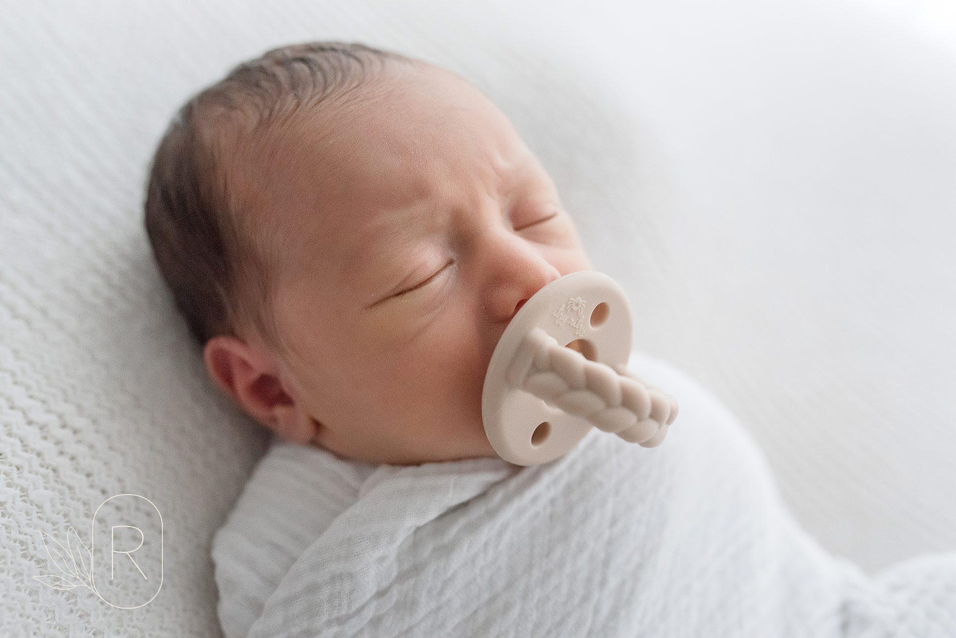 newborn-baby-with-pacifier-reflections-family-photography-niagara-ontario.jpeg