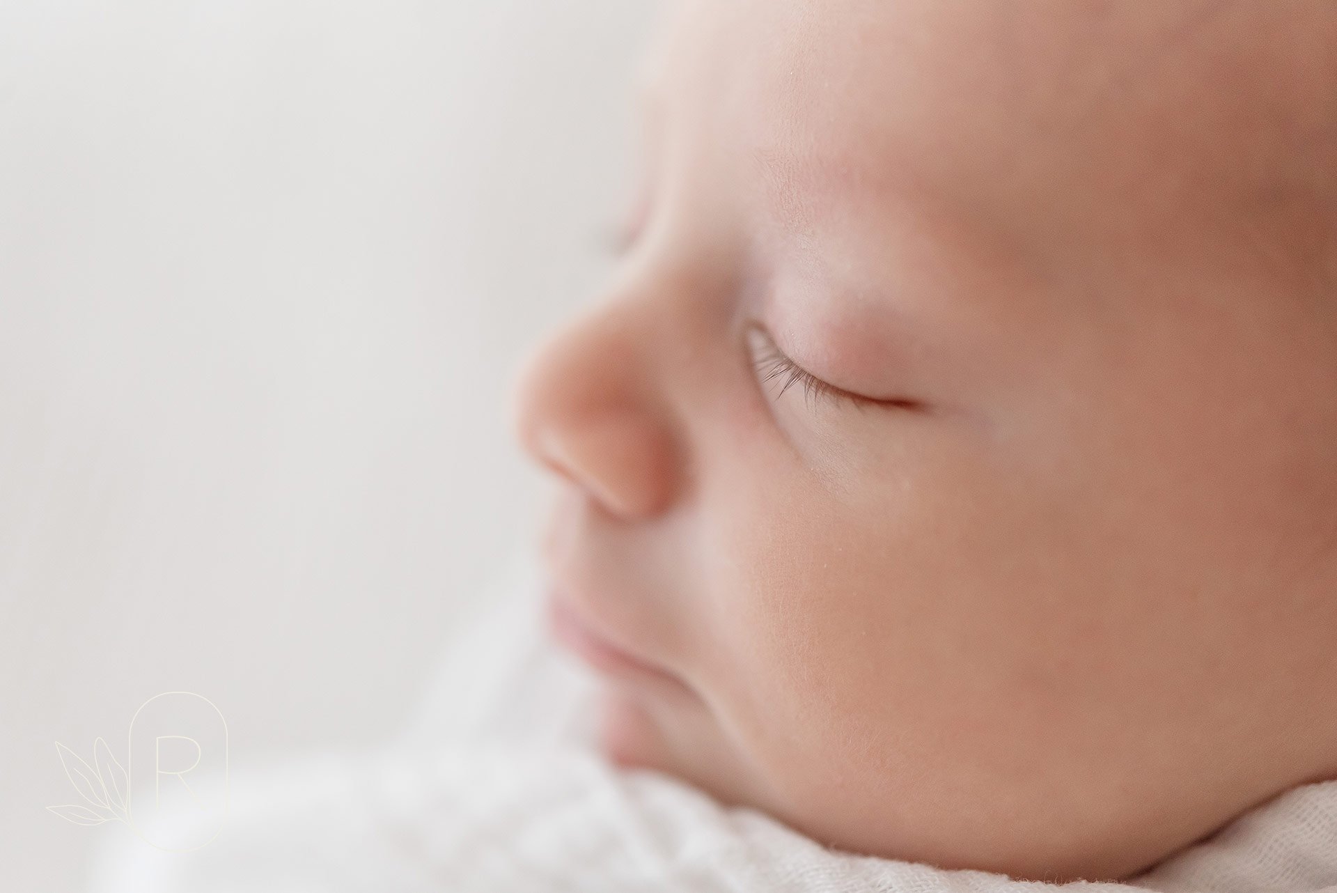 newborn-baby-girl-close-up-reflections-family-photography-niagara-ontario.jpeg