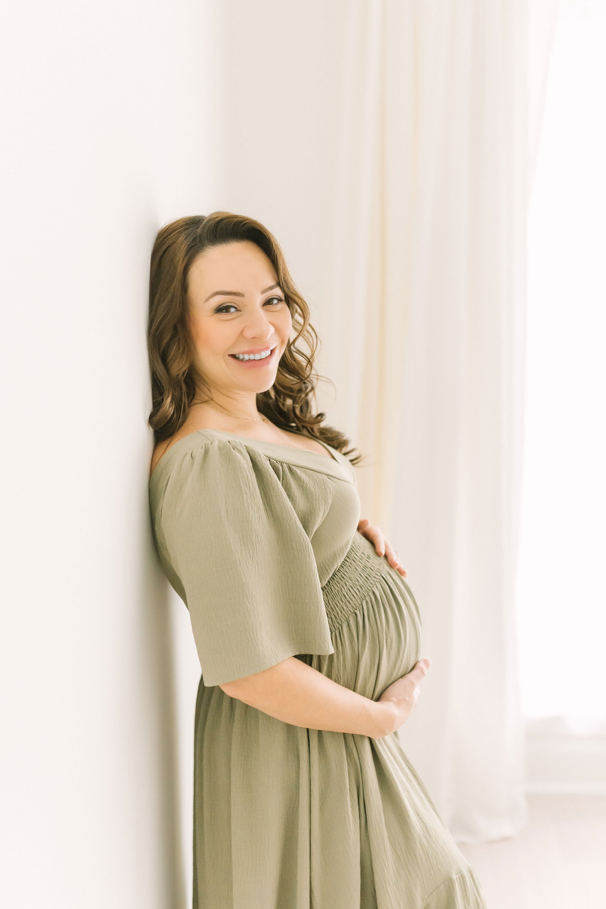 Flowy maternity dress for pregnancy photo session in Burlington Ontario.jpg