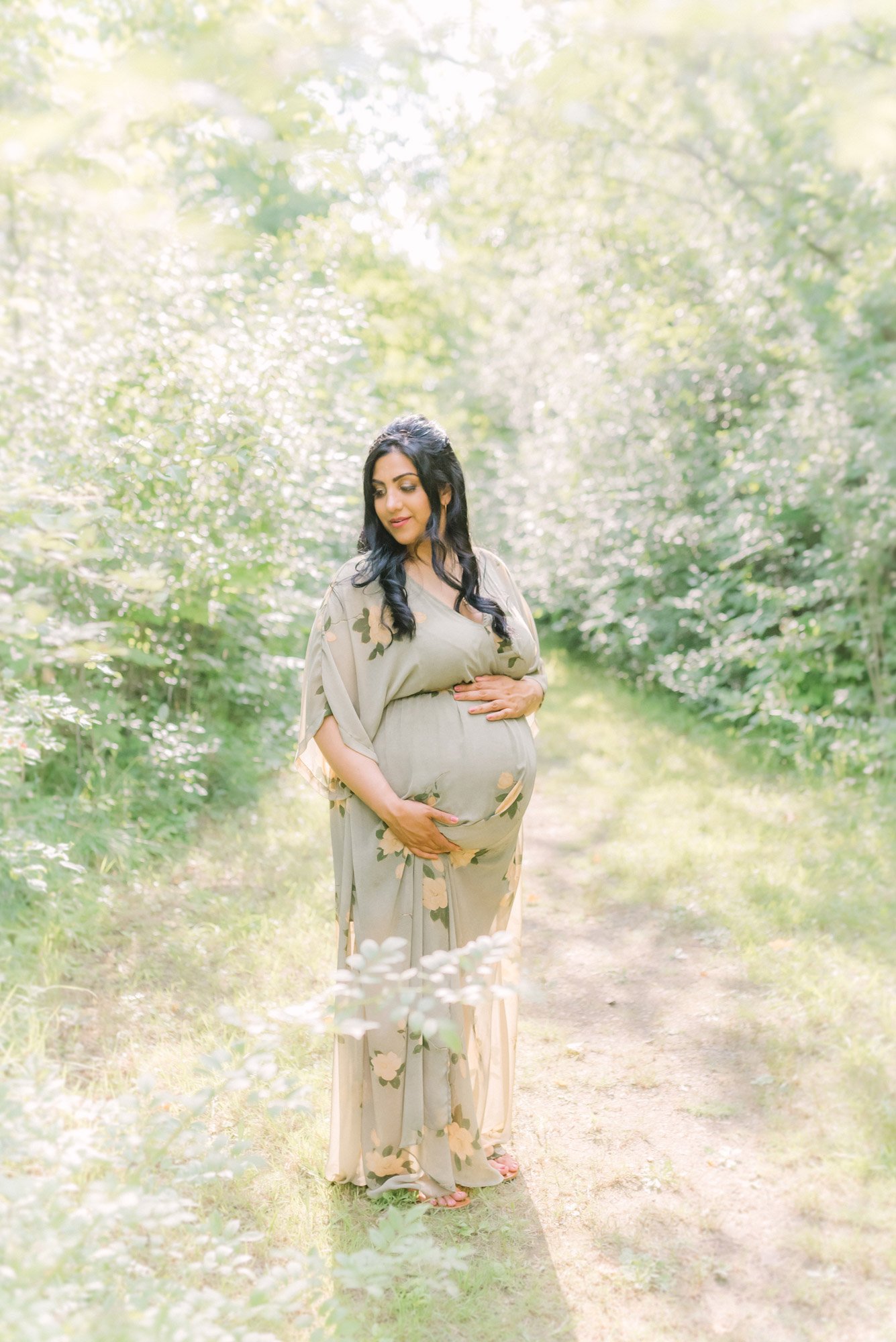 Long, Flowy Dresses for your Pregnancy Portraits in Niagara Ontario.jpg